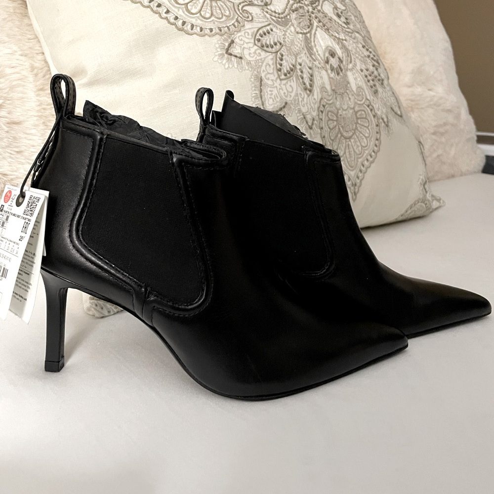 ZARA HIGH HEELED LEATHER STRETCH ANKLE BOOTS EU 35